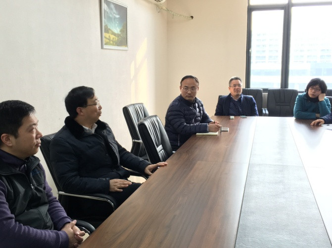 图3小蓝视频
姜斌院长和电气工程党支部党员们进行讨论和交流_副本.jpg